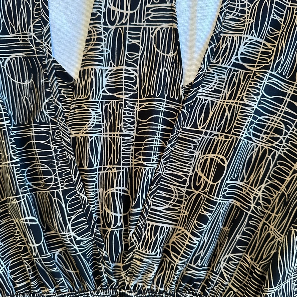 Short dress - back is cut out